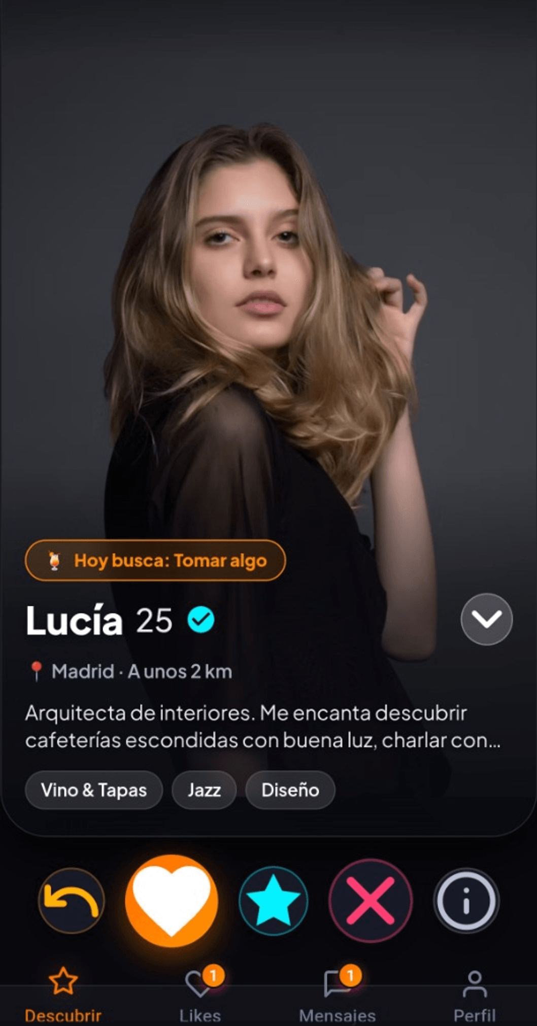 Pantalla oficial de VibraMatch — Perfil de Lucía con intención, interacción y mensajes